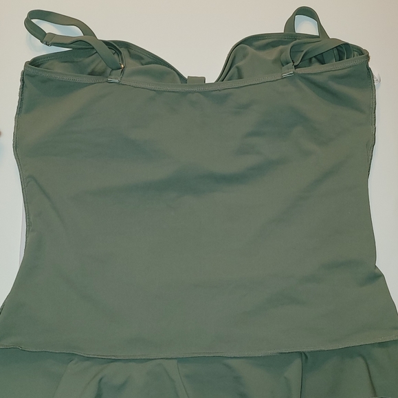 Hilor Tankini Retro Ruched Swimsuit Top with Ruffled Peplum Hem New Without Tag - Picture 9 of 12